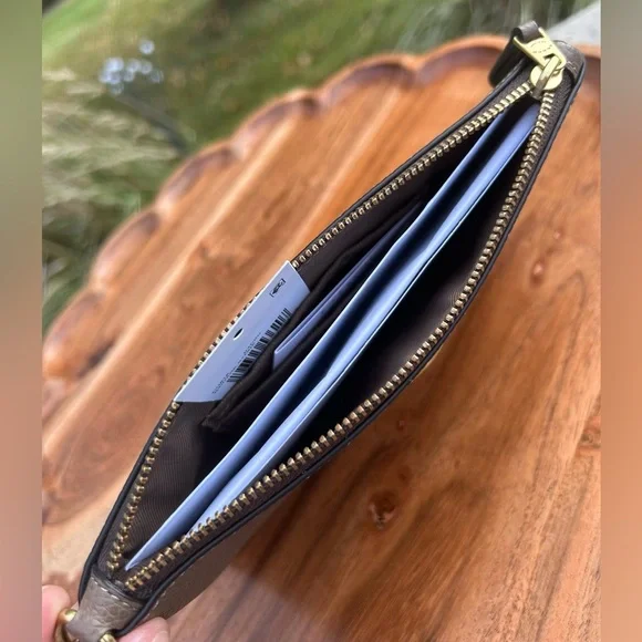 Coach Essentials Wristlet Stone Pebble Leather CH818, NWT - Picture 6 of 13